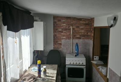 Casă cu 2 camere cu Teren 100 Mp în Central