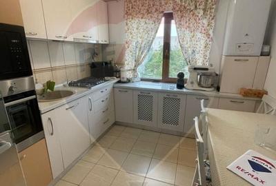 Apartament cu 3 camere de vanzare in zona Rovine - 2
