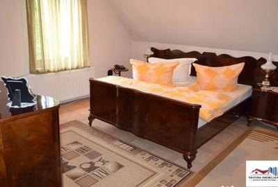 Casă cu 8 camere cu Teren 252 Mp în Central - 1
