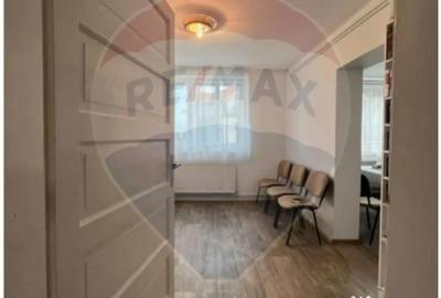 Casă cu 7 camere cu Teren 242 Mp în Șelimbăr