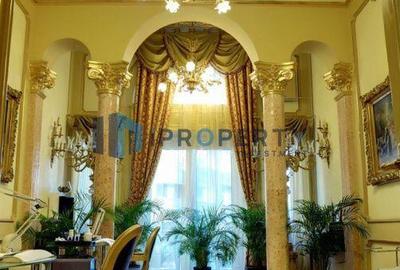 Casă cu 10 camere cu Teren 2000 Mp în Romană - 2