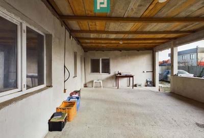 Casa cu 4 camere + anexe in ?ofronea - 2