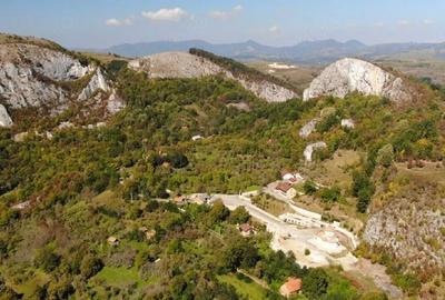 Teren de 63000 mp, în Cheile Cibului - 1