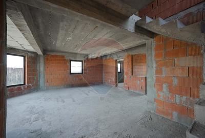 Casa cu 6 camere de vanzare -la rosu- in Gepiu, judetul Bihor - 4