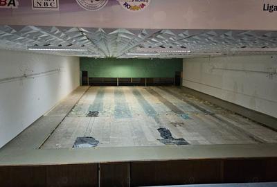 Spațiu comercial, de 750 mp, în Central - 8