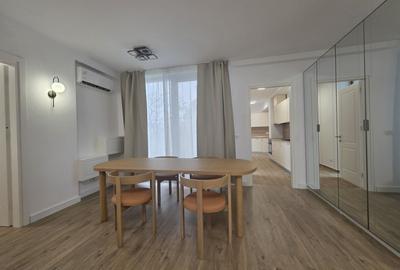 Apartament cu 4 camere în P-ța Universității