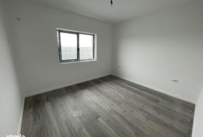Casă cu 4 camere în Olteni