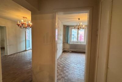 Apartament cu 4 camere decomandat în P-ța Universității - 1