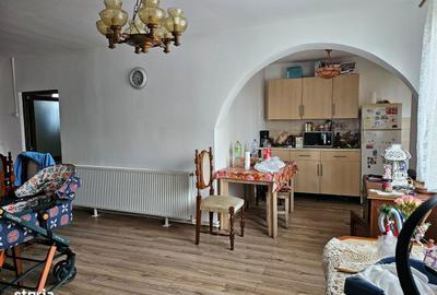 Casă cu 4 camere în Mândruloc