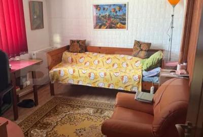 Casă cu 4 camere cu Teren 2200 Mp în Central - 2
