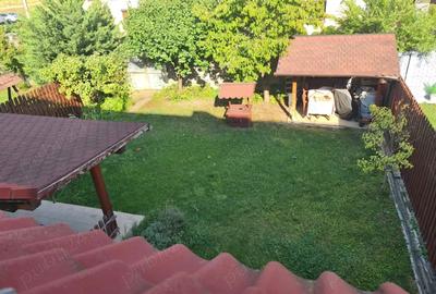 Casă cu 6 camere cu Teren 300 Mp în Dumbrăvița