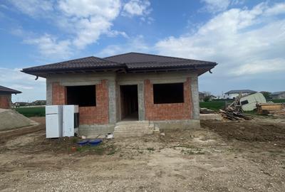 Casă individuală cu 4 camere în Clinceni