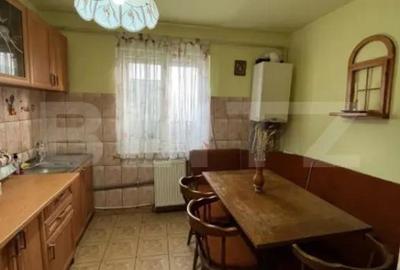Apartament cu 4 camere semidecomandat în Gojdu