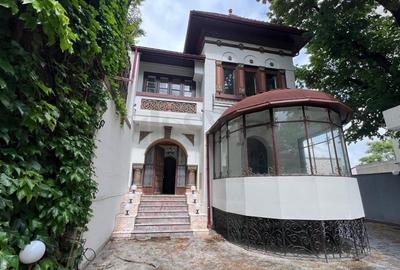 Casă individuală cu 10 camere cu Canalizare în Banu Manta - 1