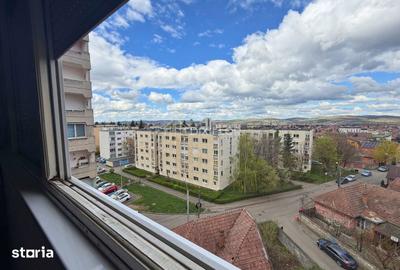 Apartament cu 3 camere decomandat în 1848 - 2