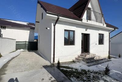 Casă cu Teren 200 Mp în Lumina