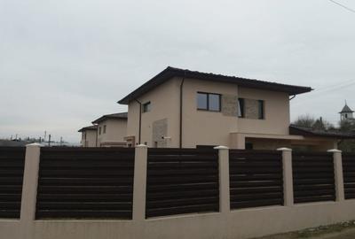 Casă cu 4 camere în Bucov
