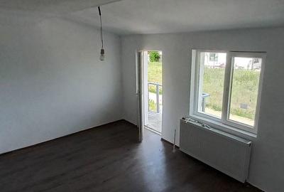 Casă cu 3 camere în Berceni - 1