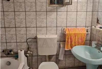 Casa cu 3 camere, garaj si 325mp teren, demolabila, cu toate utilitatile, in Mil - 19