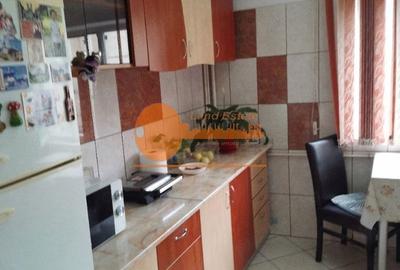 Apartament cu 3 camere decomandat, mobilat în Rahova