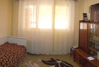 Vând apartament 2 camere, 66mp, Tecuci – str. Ghe. Petrașcu, etaj 2/4 - 2