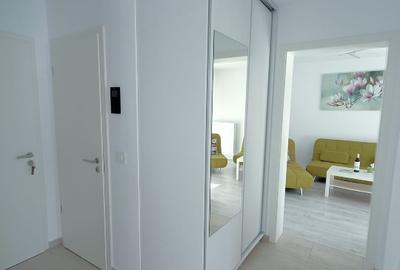 Coresi Mall - apartament 2 camere decomandat - boxă - loc de parcare - 2