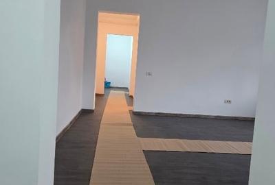 De vanzare apartament 3 camere - 3