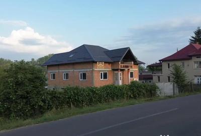 Casă cu 7 camere cu Teren 821 Mp în Dornești - 1