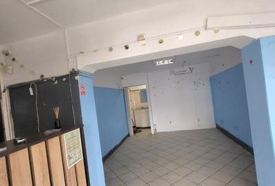 Spațiu comercial, de 85 mp, în Central - 3