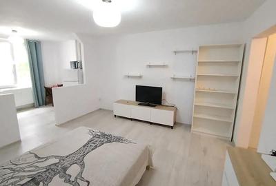 Garsoniera spa?ioasa,34 mp moderna, et.1,zona sta?ia Flora, Tatarasi