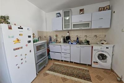 Casa spatioasa de vanzare in centrul satului Racaciuni  teren generos, livada, - 5