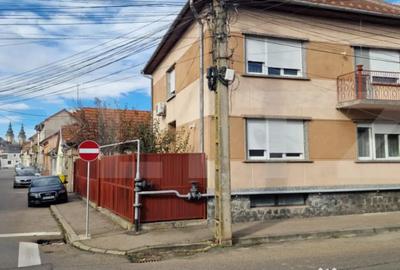 Casă cu 5 camere cu Teren 241 Mp în Central - 2