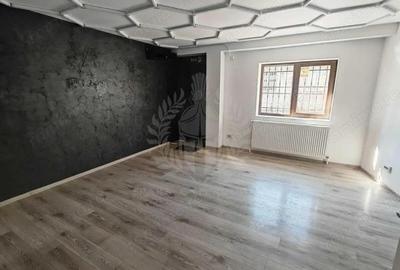 Casă cu 3 camere cu Teren 200 Mp în Central - 2