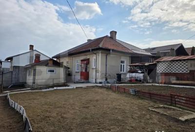 Casă cu 2 camere cu Teren 366 Mp în Central - 2