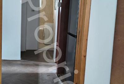 Apartament cu 2 camere decomandat în Apărătorii Patriei - 2