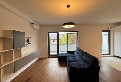 Apartament cu 3 camere semidecomandat, mobilat în Băneasa