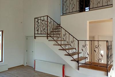 Casă cu 4 camere în Central