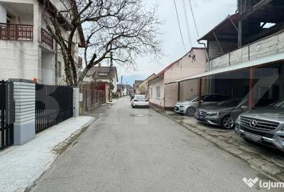 Casă cu 7 camere cu Teren 460 Mp în Central