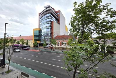 Birou, 70 mp în Central