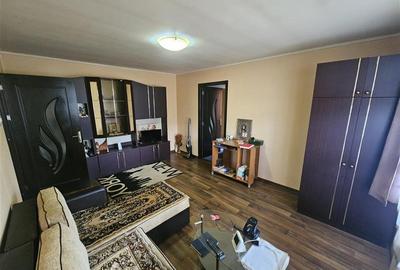 Apartament cu 2 camere semidecomandat, mobilat în Micro I - 12