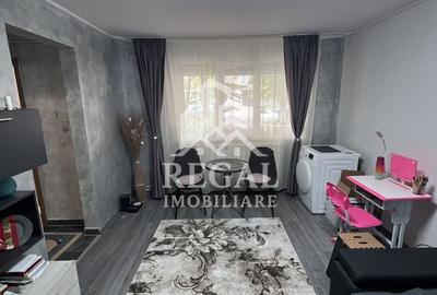 Apartament cu 3 camere semidecomandat, mobilat în Micro 4 - 6