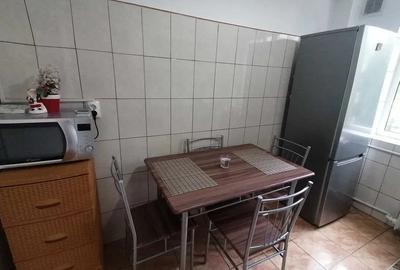 Apartament cu 2 camere, etajul 1/4, zona Podu Ros - 3