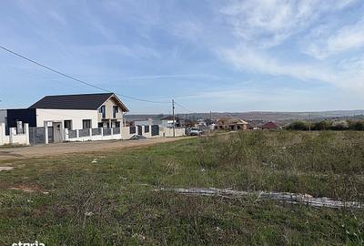 Teren de 650 mp, în Oncea
