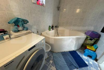 Apartament de vanzare, cu 2 camere, 57 mp, decomandat, zona Balcescu - 11