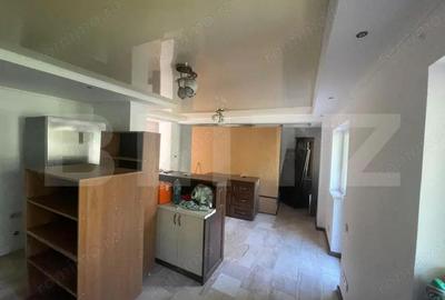 Apartament cu 4 camere decomandat în Central - 1