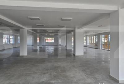 Spațiu comercial, de 2,351 mp, în Central - 9