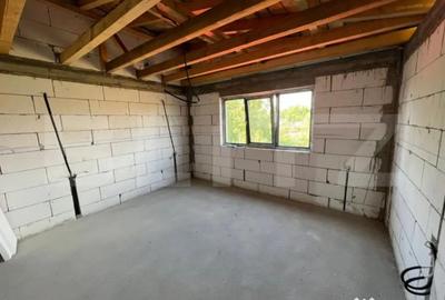 Casă cu 2 camere cu Teren 300 Mp în Central - 2