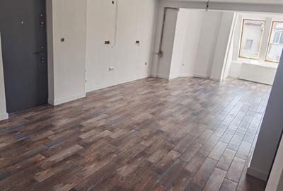 Apartament cu 3 camere semidecomandat în Central - 3