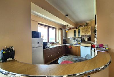 Apartament cu 3 camere decomandat în Tractorul - 5