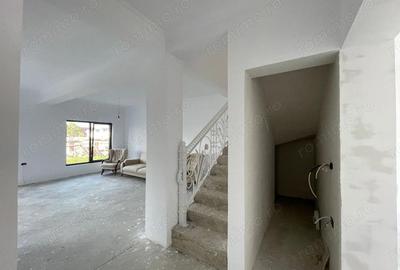 Casă cu Teren 304 Mp în Ghiroda